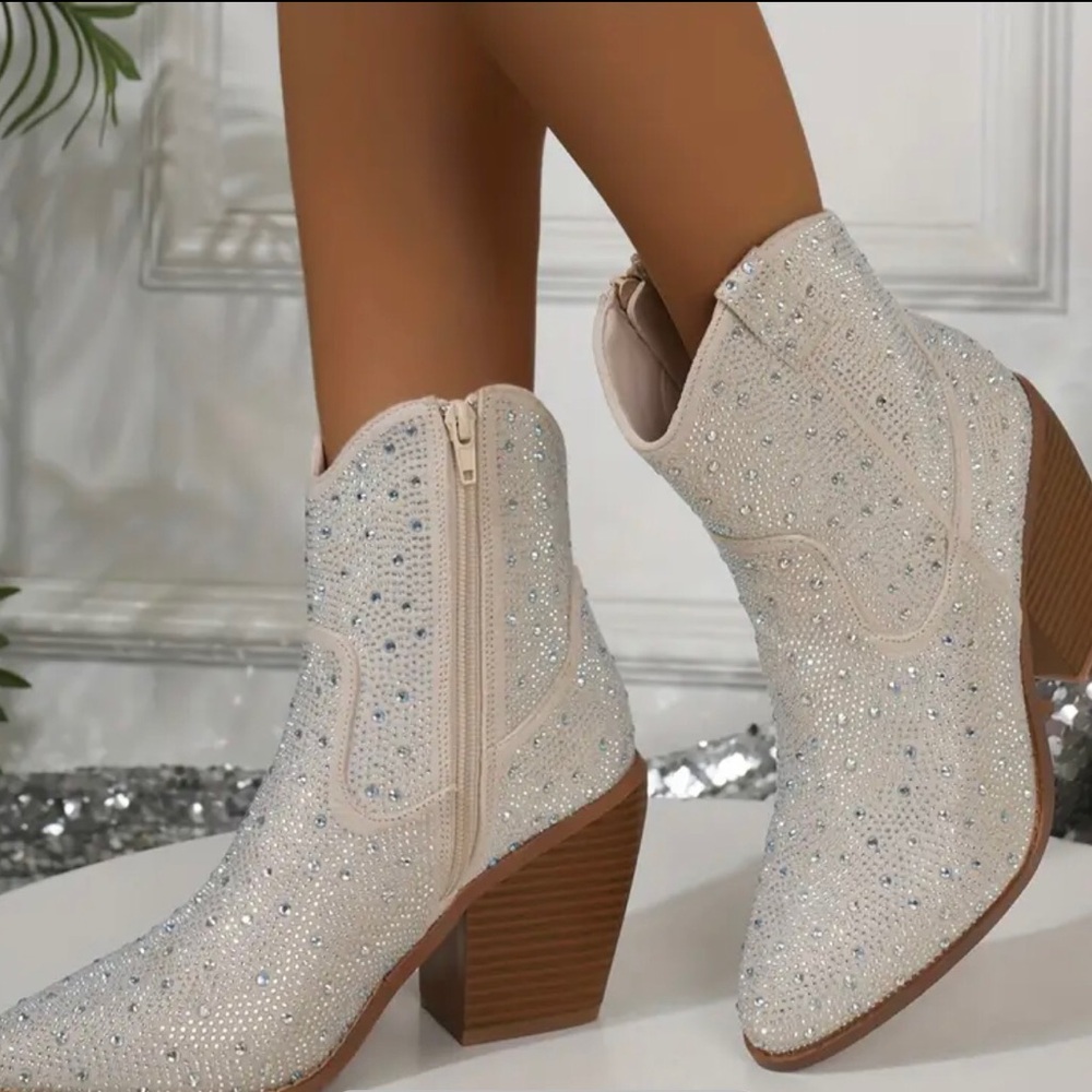 Rhinestone cowgirl boots!!!